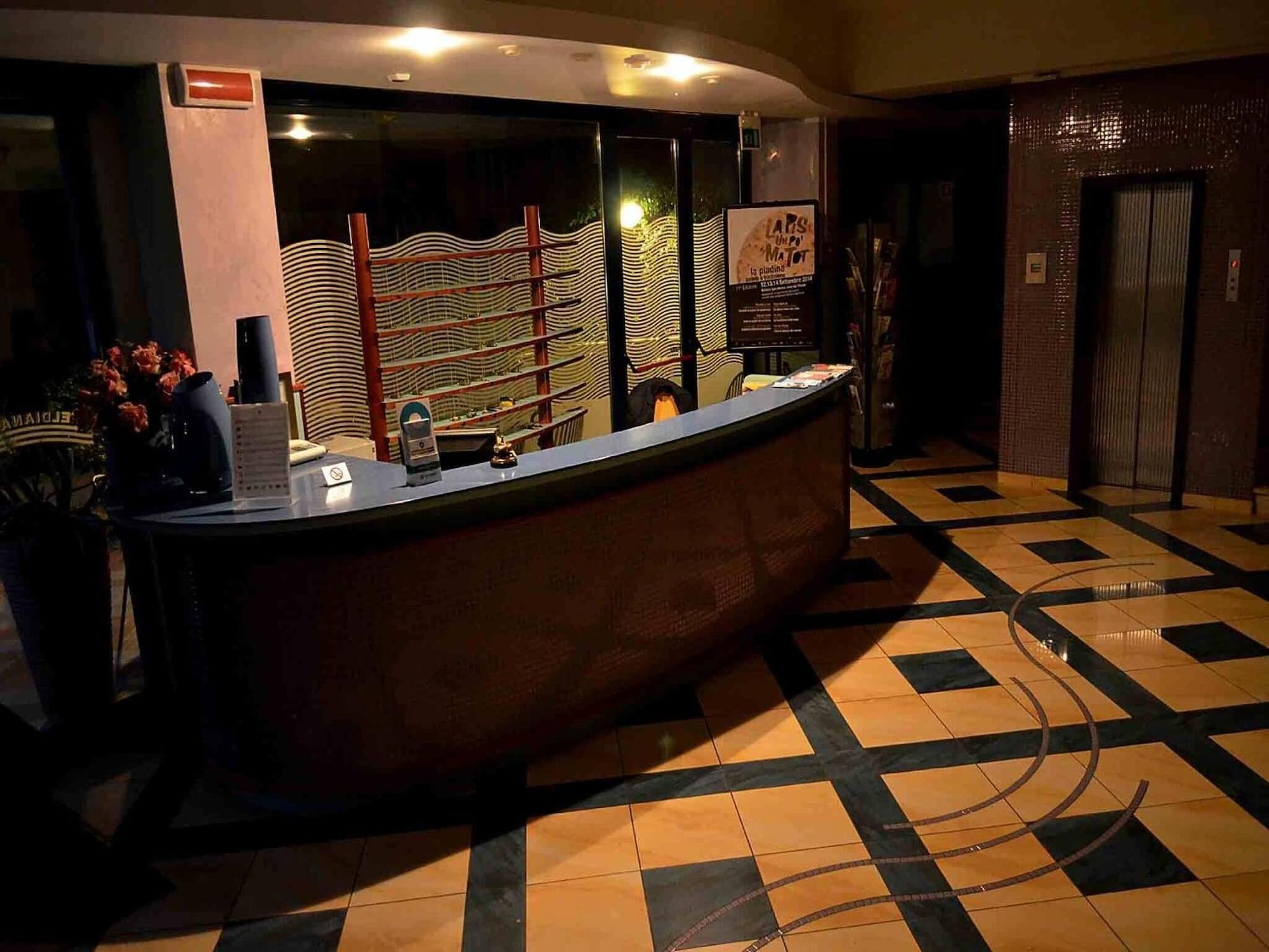 Hotel Diana Bellaria-Igea Marina Bagian luar foto